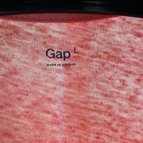 🎈Gap Short Sleeve Vee Neck Tshirt - Picture 3 of 7